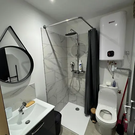 Apartment Les Perles De Limoux -Studio Centre Wifi Parking Gratuit *